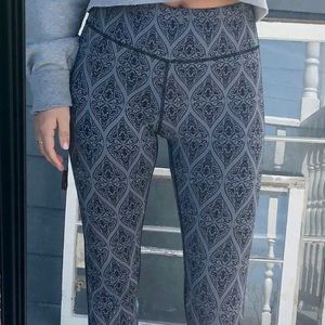 Patterned work out leggings